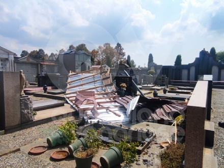 MALTEMPO A COLLEGNO - Chiusi alcuni accessi del cimitero, danni al Campo Volo e a Villa Licia - FOTO