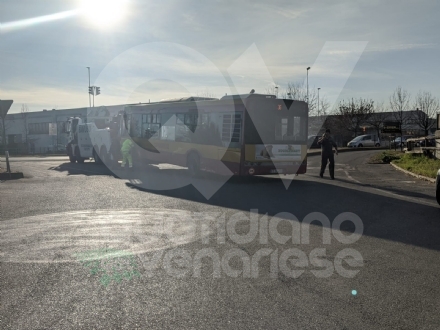 RIVOLI - Autobus e macchina si scontrano in via Bruere: 96enne in gravissime condizioni