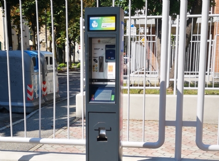 VENARIA - Pagamento sosta auto, stop al tagliando: basterà digitare la targa nel parchimetro