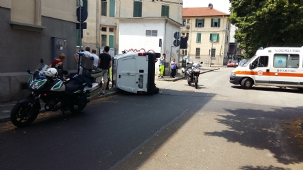 VENARIA - Ennesimo incidente stradale in corso Papa Giovanni: un ferito