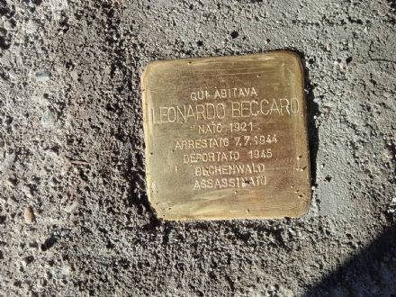 VENARIA - Posizionate le prime pietre di inciampo: una è dedicata a Leonardo Beccaro - FOTO