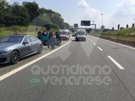 INCIDENTE IN TANGENZIALE - Scontro fra tre auto: coppia di Grugliasco finisce in ospedale
