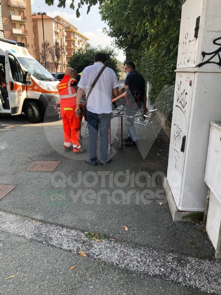 VENARIA - Investita mentre attraversa la strada in corso Garibaldi: 47enne in ospedale