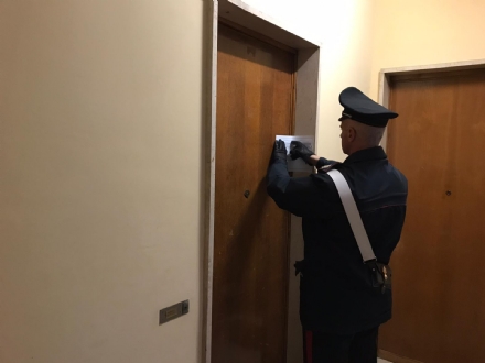 VENARIA - Tenta il suicidio e prova ad ammazzare il figlio di 14 mesi: tragedia sfiorata in un alloggio di via Amati