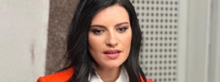 ALPIGNANO - Rinviato a data da destinarsi l'arrivo di Laura Pausini a «Radio Manila»