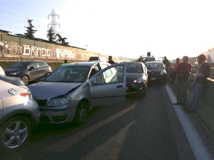 DELIRIO IN TANGENZIALE - Due incidenti e code chilometriche