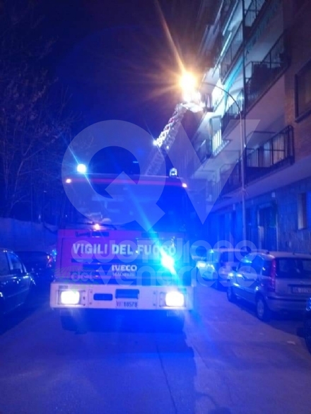 COLLEGNO - Donna morta intossicata dopo l'incendio dell'appartamento: si tratta di una 85enne