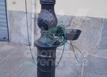 VENARIA - Vandali in azione in via Mensa: tranciata la filodiffusione di «Venaria Viva Estate»