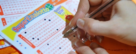 RIVOLI - SuperEnalotto, sfiorato il Jackpot record: vinto un «5» da 14mila euro