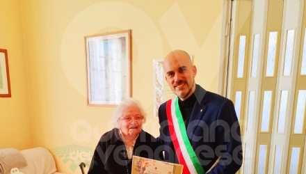 VENARIA - Festa per i 101 anni di nonna Vittoria Bonafé