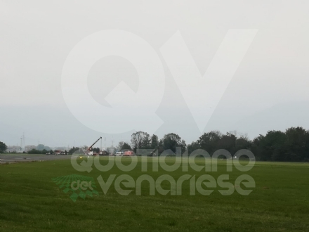 COLLEGNO - INCIDENTE AEREO AL CAMPO VOLO - Aereo fuori pista, piloti illesi