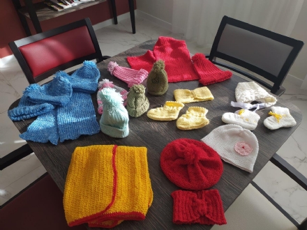 BORGARO - A «Casa Mia» realizzate sciarpe, cappelli e indumenti pesanti per i bisognosi
