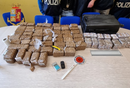 ALPIGNANO - In casa 65 chili di hashish per un «tesoretto» da 450mila euro: arrestato