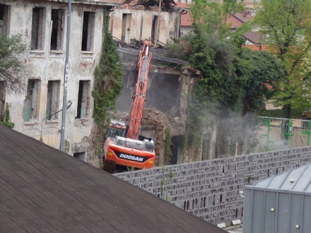 VENARIA - Iniziata la demolizione dell'ex caserma Beleno - FOTO