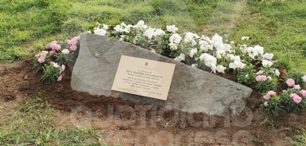 VENARIA - Due anni senza Massimo Ricciardello: in piazza Ravera una targa e una magnolia - FOTO