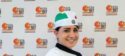 ALPIGNANO - La pizzaiola Michela Carbone alla finale della «Bit Competition» a Gragnano Trebbiense - FOTO