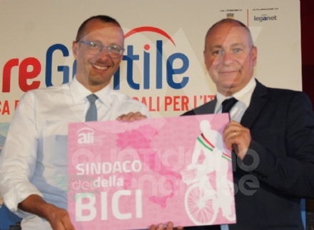 COLLEGNO - Il sindaco Casciano è il primo «Sindaco delle bici d'Italia»