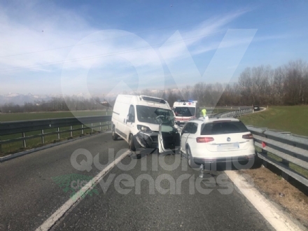 TORINO-MAPPANO - Scontro furgone-auto dopo il sorpasso azzardato: conducente ferito - FOTO
