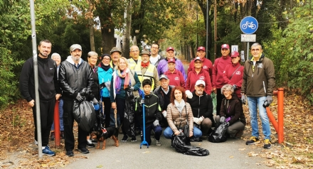BORGARO - Successo per «Puliamo insieme il parco Chico Mendes»: tanti sacchi neri colmi di rifiuti - FOTO
