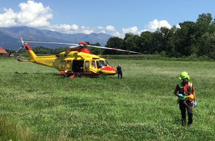ROBASSOMERO - Infortunio sul lavoro: operaio rimane con le mani incastrate in un macchinario