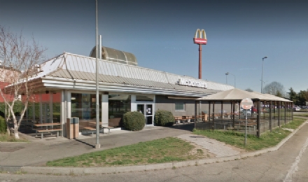 VENARIA - Rapina il Mcdonald's armato di taglierino: arrestato un 26enne