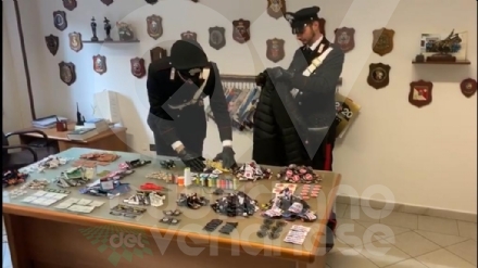 MAPPANO - Vendeva borse e giubbotti falsi nei mercati: arrestato