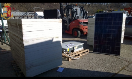 RIVOLI - Furgone abbandonato in tangenziale: all'interno 51 pannelli fotovoltaici, rubati