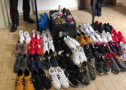 CASELLE - Un «negozio del falso» in via Circonvallazione: senegalese denunciato