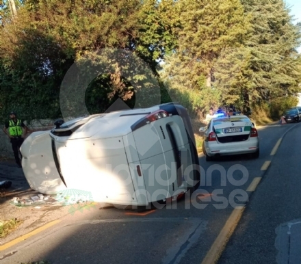 INCIDENTE A RIVOLI - Furgone si ribalta in via Rosta: un 35enne finisce in ospedale