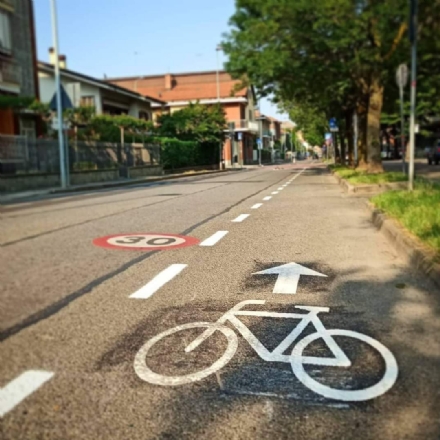COLLEGNO - Arrivano le «bike lane»: un progetto innovativo, ma non mancano i malumori