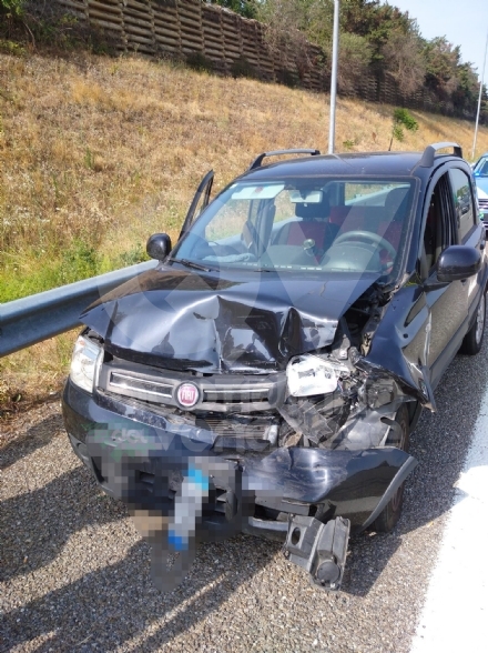 INCIDENTE IN TANGENZIALE A VENARIA - Tre feriti, tra cui due minori, dopo il tamponamento fra due auto - FOTO