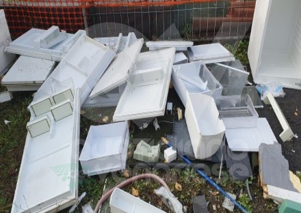 CASELLE - Elettrodomestici gettati al lago dei Cigni: discarica abusiva sequestrata e due denunciati - FOTO