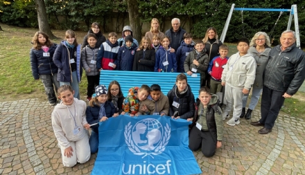 PIANEZZA - Inaugurata la «Panchina Azzurra» di Unicef