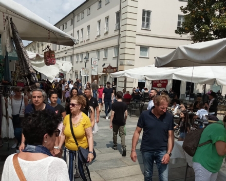 VENARIA - Domenica in piazza Vittorio e via Mensa torna il mercato di «Crocetta Più»