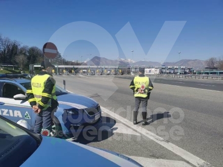 VENARIA - Coda in tangenziale? I furbetti passano dalla corsia d'emergenza: patente ritirata