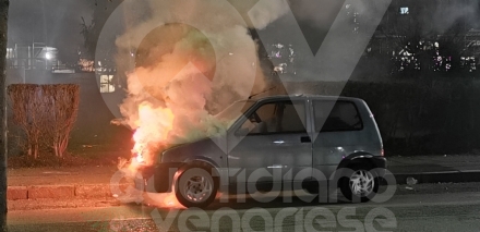 INCENDIO A VENARIA - Auto in fiamme in via San Marchese