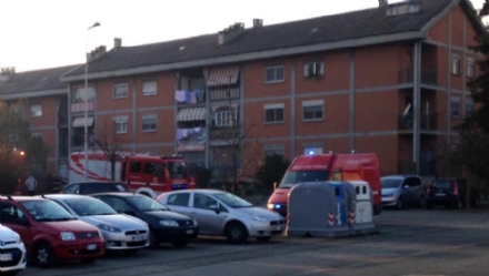 VENARIA - Incendio in un appartamento di via Dante: a fuoco il sacco dell'immondizia - FOTO