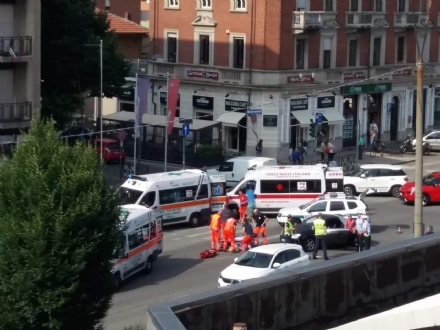 COLLEGNO - Coppia di grugliaschesi investiti da un'auto in corso Francia: ricoverati al Cto