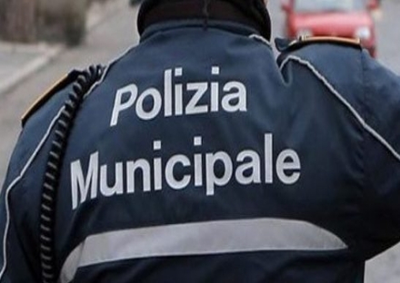 ALPIGNANO - Colta da malore in piazza Caduti: pensionata salvata dalla polizia municipale