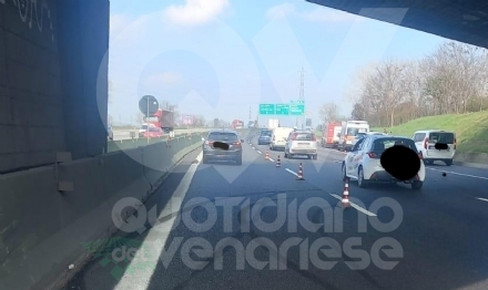 INCIDENTE IN TANGENZIALE A COLLEGNO - Scontro fra due auto, una persona ferita