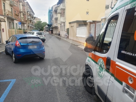 INCIDENTE A VENARIA - Scontro auto-monopattino: due minorenni feriti - FOTO