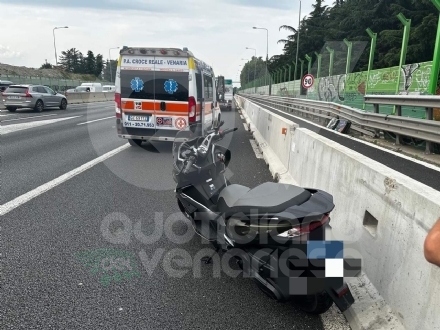 INCIDENTE IN TANGENZIALE A RIVOLI - Donna alla guida di uno scooter rimane ferita - FOTO