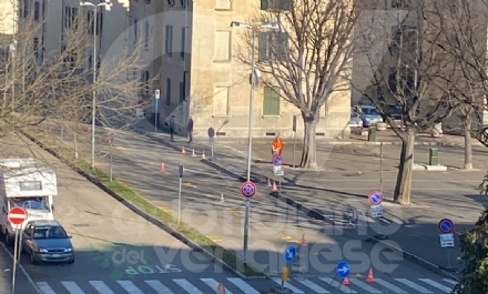 VENARIA - Il mercato del sabato per ora in viale Buridani. Poi il trasloco in piazza De Gasperi