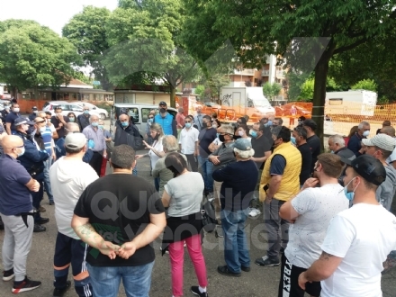 VENARIA - Mercati in piazza Nenni e via Diaz. Gli ambulanti vogliono tornare in Viale al sabato