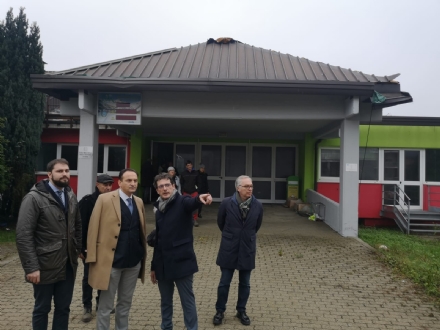 CAFASSE - Cirio e Marrone visitano la scuola media ancora inagibile: «Ora ci sono i soldi per i lavori»