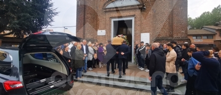 VENARIA-SAVONERA - In tanti in lacrime ai funerali dell'ex assessore Salvatore Borgese
