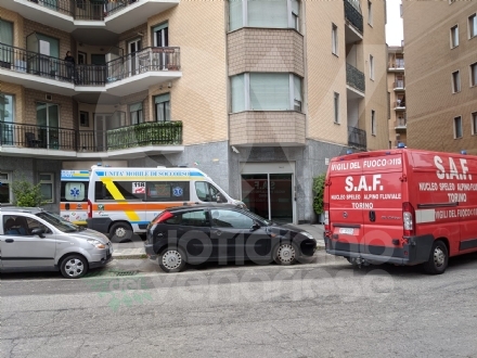 COLLEGNO - Incastrato nel vano ascensore: tecnico finisce in ospedale