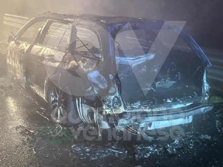 INCIDENTE A BORGARO - Auto prende fuoco mentre è in marcia sulla «sp 501»