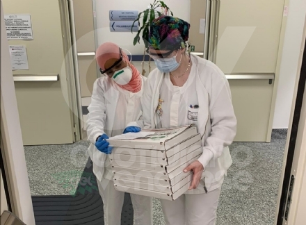 VENARIA - Una pizza e un calzone per i medici del Polo Sanitario di via Don Sapino