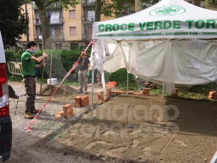VENARIA - Artigiani volontari realizzano il presidio sanitario di sanificazione per la Croce Verde